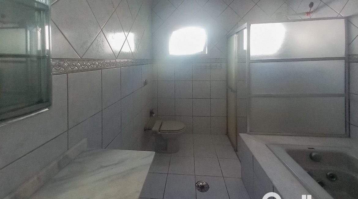 Casa à venda com 162m², 3 dormitórios, 1 suíte, 3 vagas, no bairro Guarujá em Porto Alegre