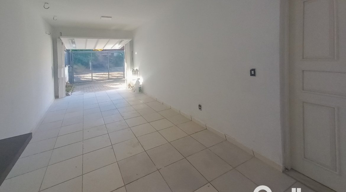 Casa à venda com 162m², 3 dormitórios, 1 suíte, 3 vagas, no bairro Guarujá em Porto Alegre