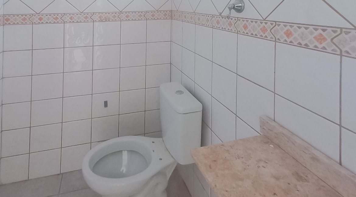 Casa à venda com 162m², 3 dormitórios, 1 suíte, 3 vagas, no bairro Guarujá em Porto Alegre