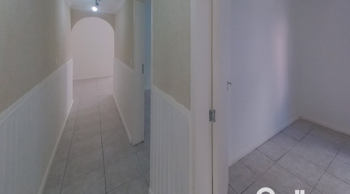 Casa à venda com 162m², 3 dormitórios, 1 suíte, 3 vagas, no bairro Guarujá em Porto Alegre