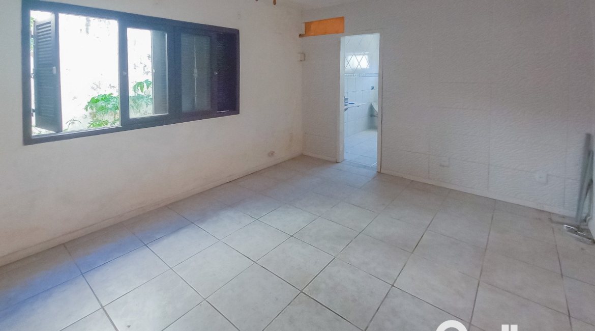 Casa à venda com 162m², 3 dormitórios, 1 suíte, 3 vagas, no bairro Guarujá em Porto Alegre