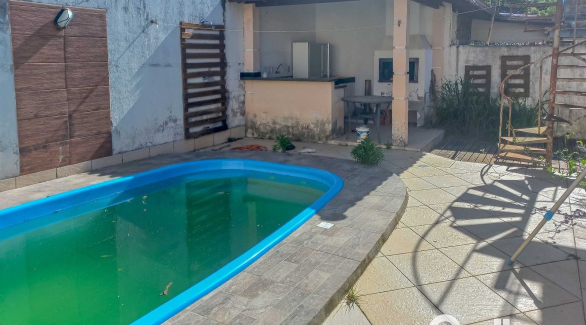 Casa à venda com 162m², 3 dormitórios, 1 suíte, 3 vagas, no bairro Guarujá em Porto Alegre