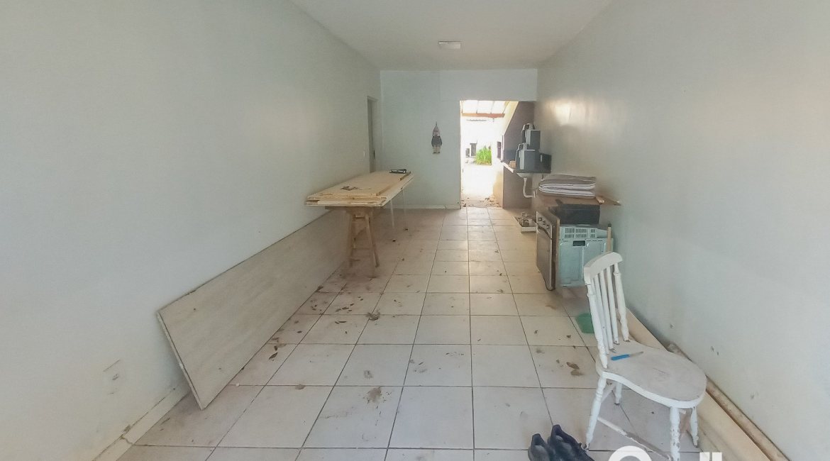 Casa à venda com 162m², 3 dormitórios, 1 suíte, 3 vagas, no bairro Guarujá em Porto Alegre