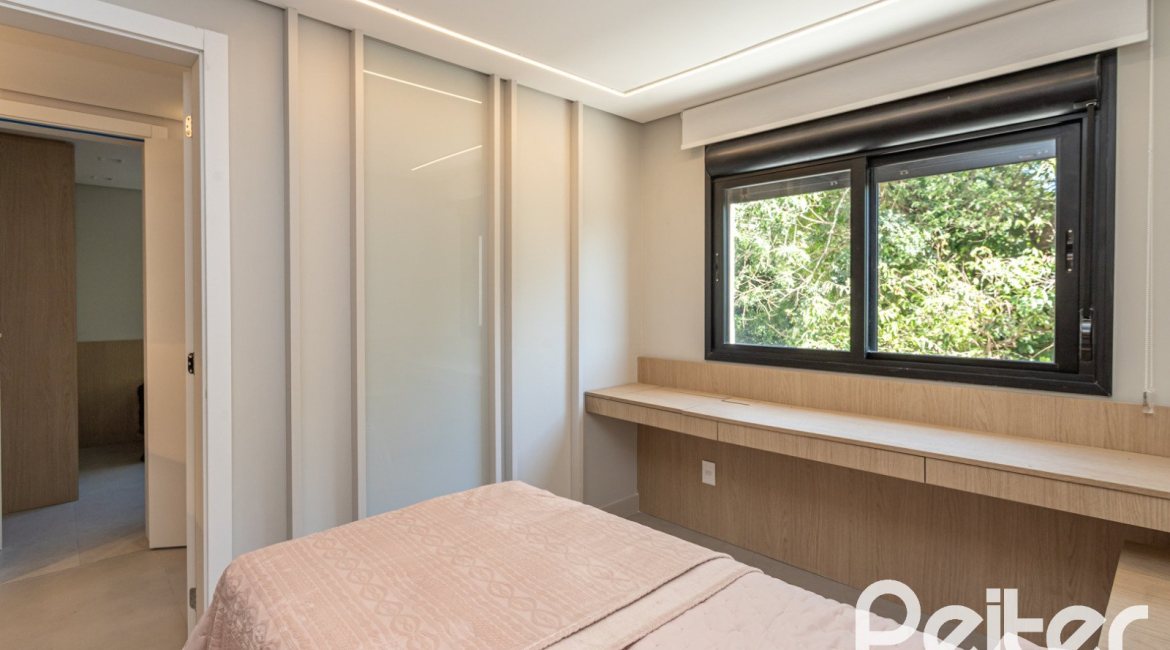 Apartamento à venda com 112m², 3 dormitórios, 3 suítes, 2 vagas, no bairro Cristal em Porto Alegre