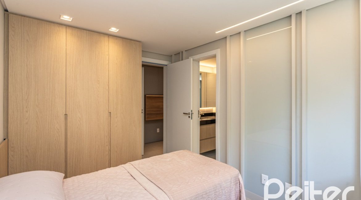 Apartamento à venda com 112m², 3 dormitórios, 3 suítes, 2 vagas, no bairro Cristal em Porto Alegre