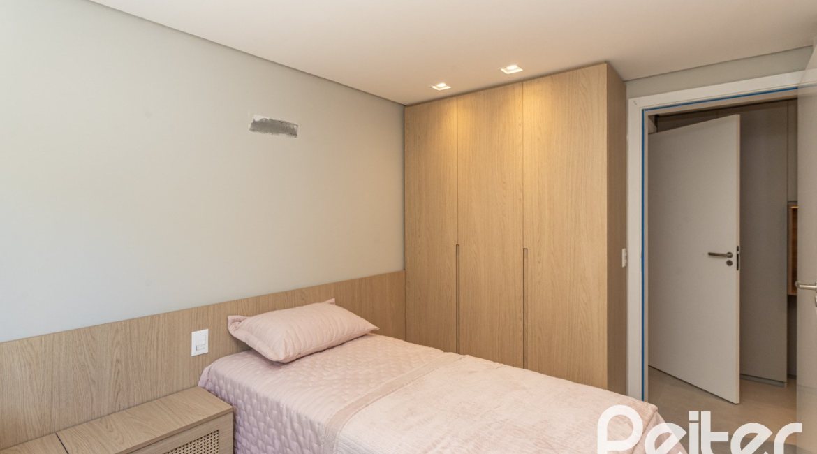 Apartamento à venda com 112m², 3 dormitórios, 3 suítes, 2 vagas, no bairro Cristal em Porto Alegre
