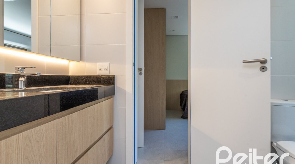 Apartamento à venda com 112m², 3 dormitórios, 3 suítes, 2 vagas, no bairro Cristal em Porto Alegre