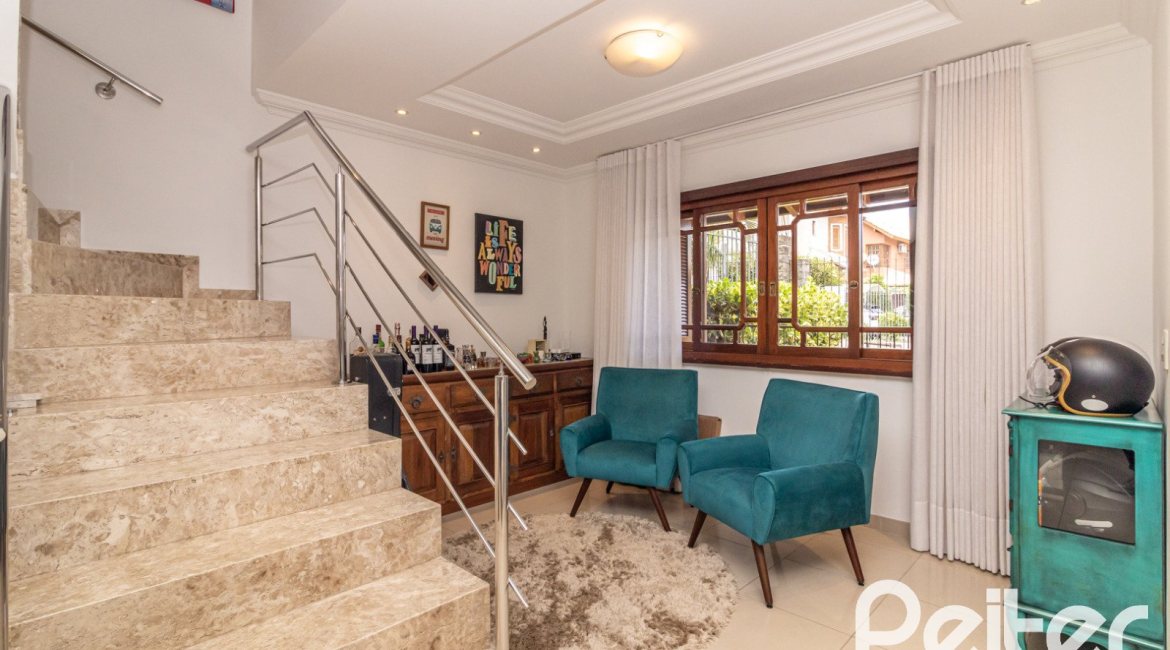 Casa à venda com 300m², 3 dormitórios, 1 suíte, 4 vagas, no bairro Espírito Santo em Porto Alegre