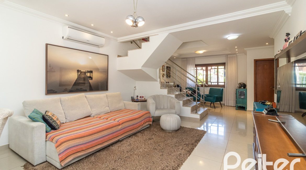 Casa à venda com 300m², 3 dormitórios, 1 suíte, 4 vagas, no bairro Espírito Santo em Porto Alegre