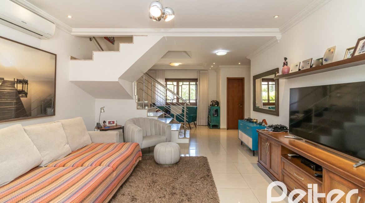 Casa à venda com 300m², 3 dormitórios, 1 suíte, 4 vagas, no bairro Espírito Santo em Porto Alegre