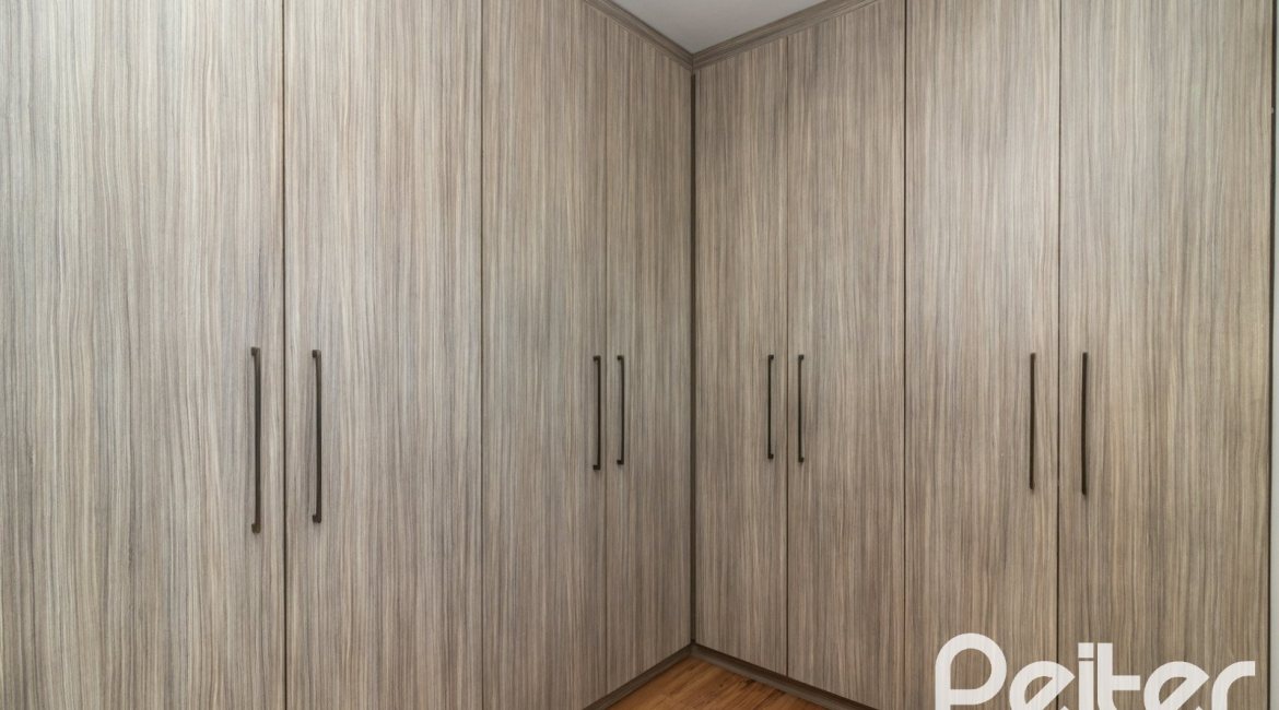 Casa à venda com 300m², 3 dormitórios, 1 suíte, 4 vagas, no bairro Espírito Santo em Porto Alegre