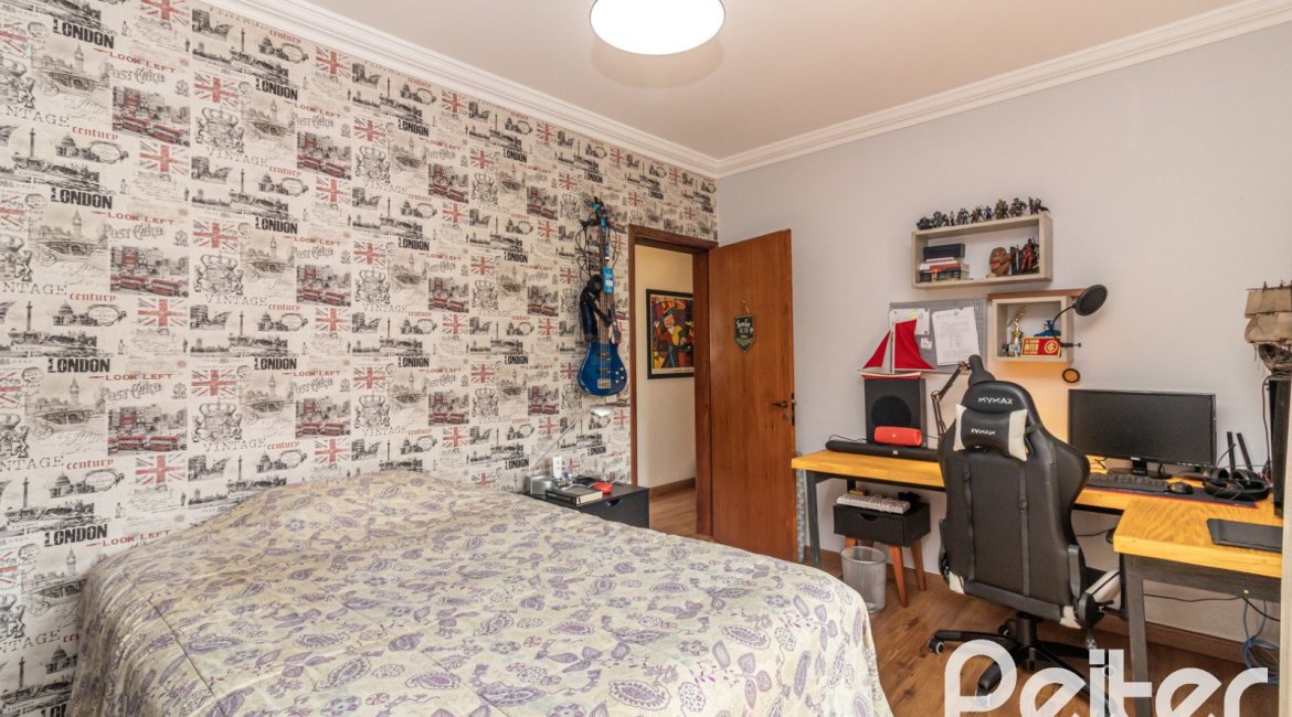 Casa à venda com 300m², 3 dormitórios, 1 suíte, 4 vagas, no bairro Espírito Santo em Porto Alegre