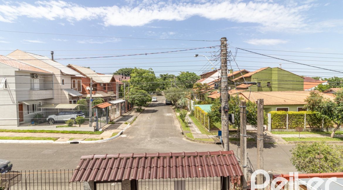 Casa à venda com 300m², 3 dormitórios, 1 suíte, 4 vagas, no bairro Espírito Santo em Porto Alegre