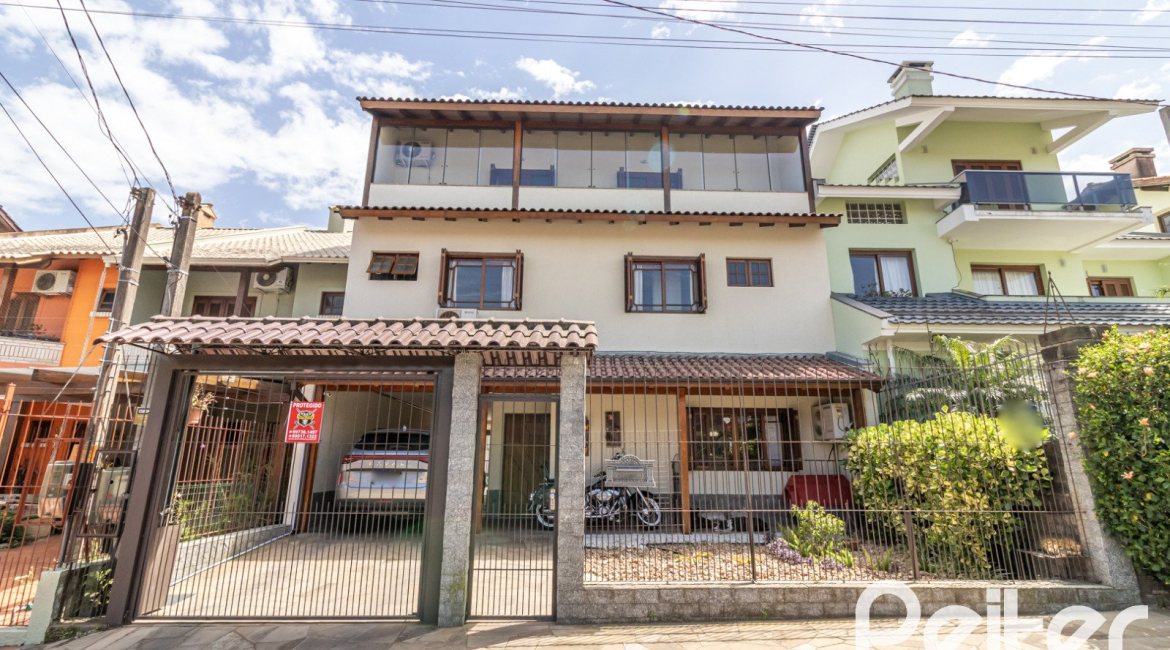 Casa à venda com 300m², 3 dormitórios, 1 suíte, 4 vagas, no bairro Espírito Santo em Porto Alegre