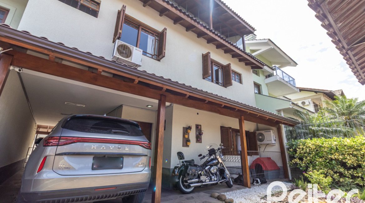 Casa à venda com 300m², 3 dormitórios, 1 suíte, 4 vagas, no bairro Espírito Santo em Porto Alegre