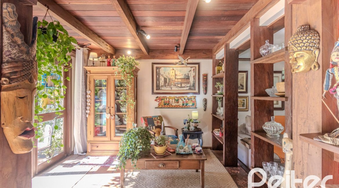 Casa em Condomínio à venda com 220m², 3 dormitórios, 1 suíte, 3 vagas, no bairro Ipanema em Porto Alegre