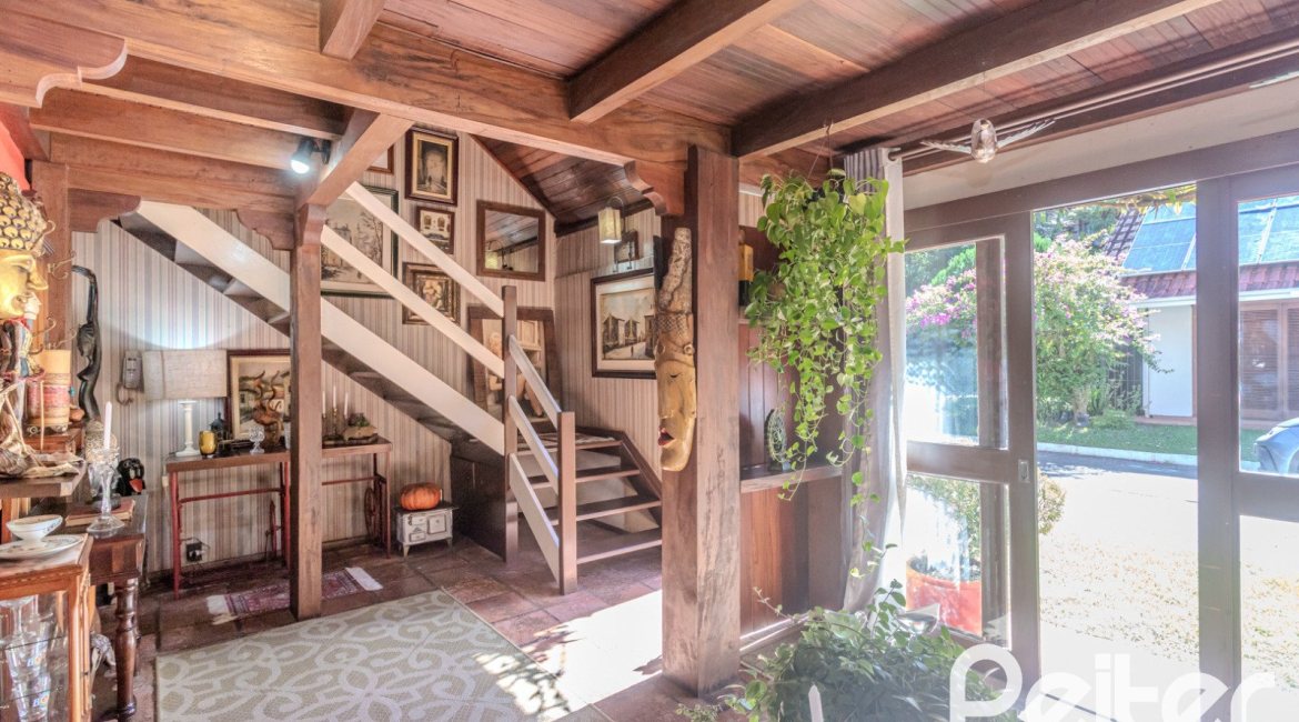 Casa em Condomínio à venda com 220m², 3 dormitórios, 1 suíte, 3 vagas, no bairro Ipanema em Porto Alegre