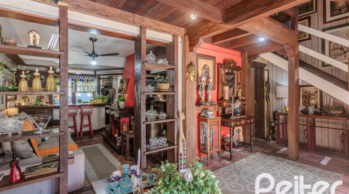 Casa em Condomínio à venda com 220m², 3 dormitórios, 1 suíte, 3 vagas, no bairro Ipanema em Porto Alegre