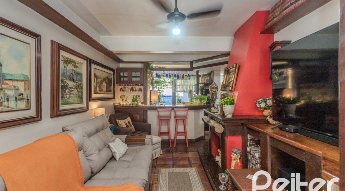 Casa em Condomínio à venda com 220m², 3 dormitórios, 1 suíte, 3 vagas, no bairro Ipanema em Porto Alegre