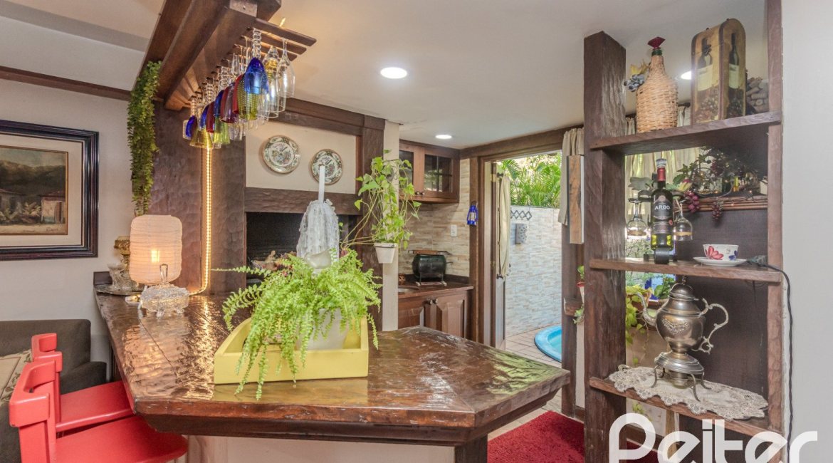 Casa em Condomínio à venda com 220m², 3 dormitórios, 1 suíte, 3 vagas, no bairro Ipanema em Porto Alegre