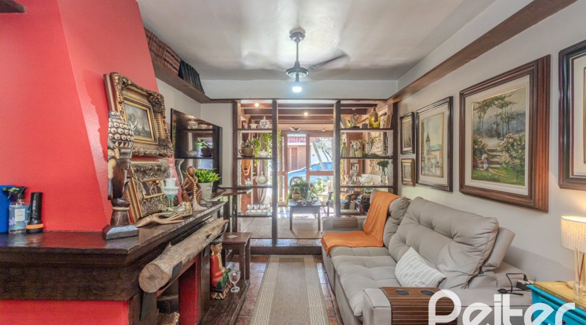 Casa em Condomínio à venda com 220m², 3 dormitórios, 1 suíte, 3 vagas, no bairro Ipanema em Porto Alegre