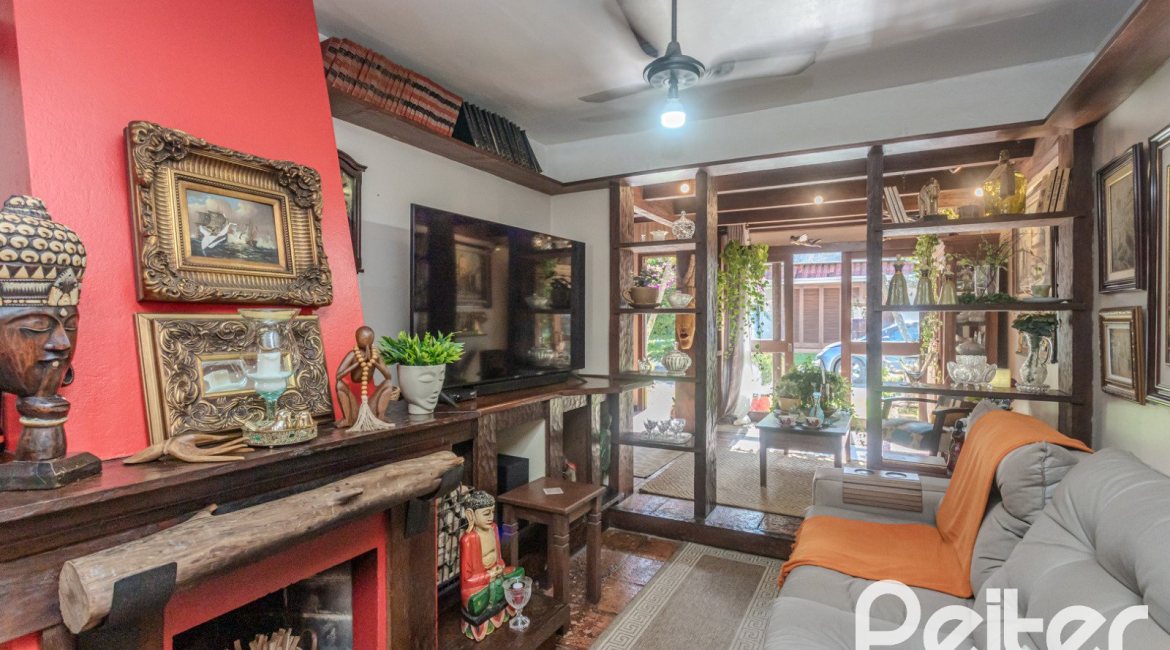 Casa em Condomínio à venda com 220m², 3 dormitórios, 1 suíte, 3 vagas, no bairro Ipanema em Porto Alegre