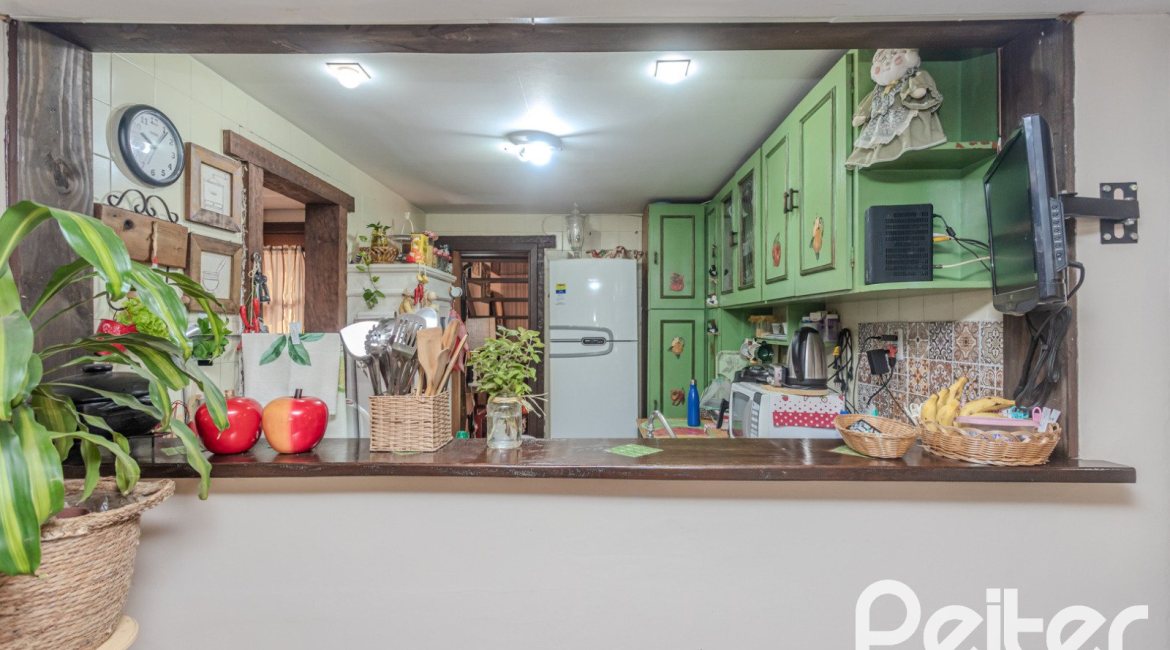 Casa em Condomínio à venda com 220m², 3 dormitórios, 1 suíte, 3 vagas, no bairro Ipanema em Porto Alegre