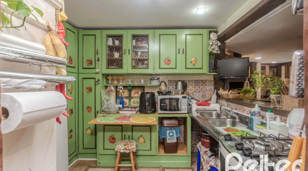 Casa em Condomínio à venda com 220m², 3 dormitórios, 1 suíte, 3 vagas, no bairro Ipanema em Porto Alegre