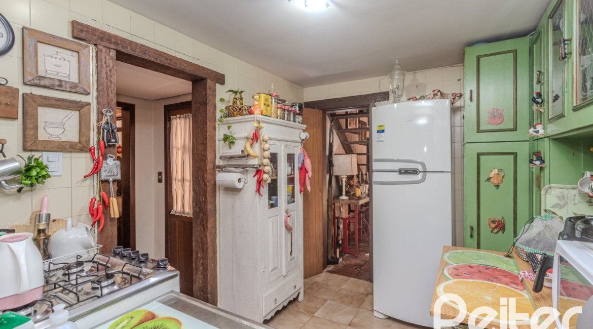 Casa em Condomínio à venda com 220m², 3 dormitórios, 1 suíte, 3 vagas, no bairro Ipanema em Porto Alegre