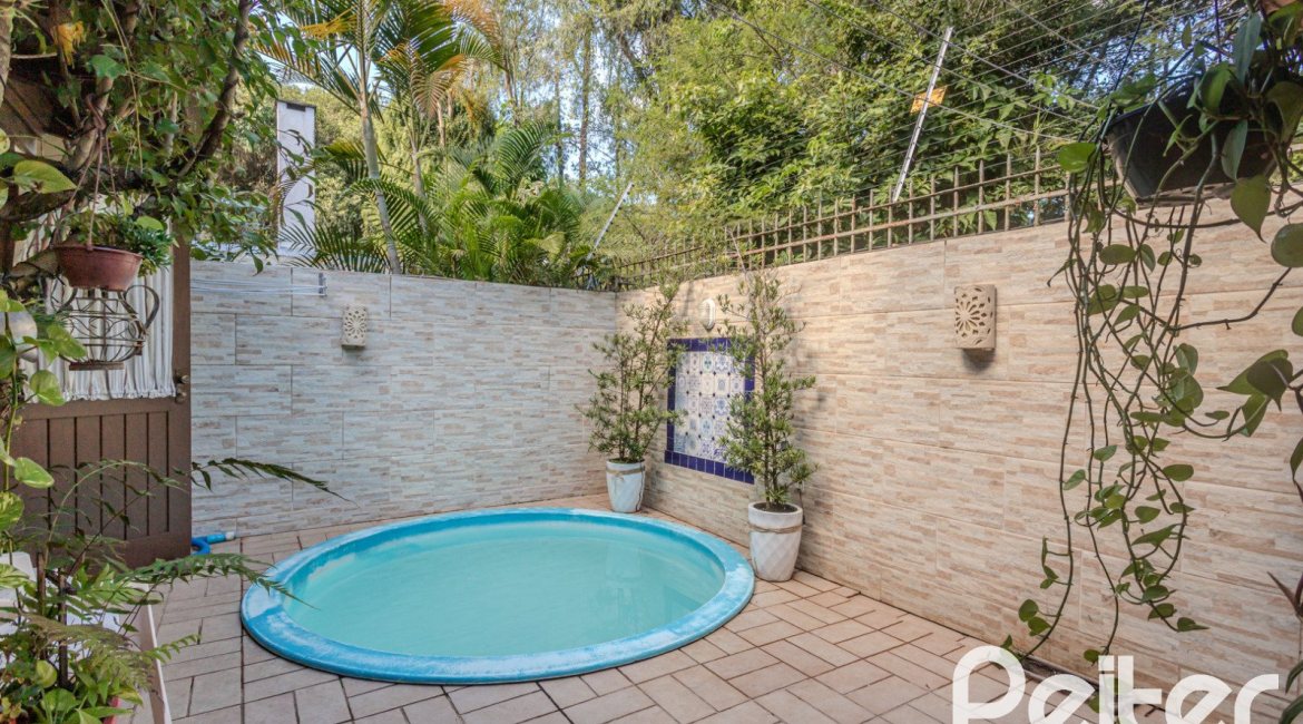 Casa em Condomínio à venda com 220m², 3 dormitórios, 1 suíte, 3 vagas, no bairro Ipanema em Porto Alegre