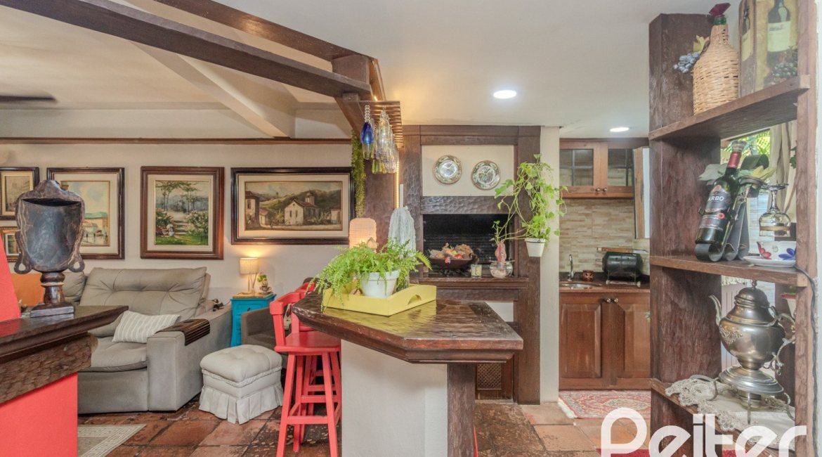 Casa em Condomínio à venda com 220m², 3 dormitórios, 1 suíte, 3 vagas, no bairro Ipanema em Porto Alegre