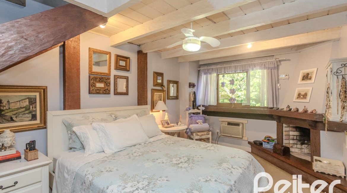 Casa em Condomínio à venda com 220m², 3 dormitórios, 1 suíte, 3 vagas, no bairro Ipanema em Porto Alegre