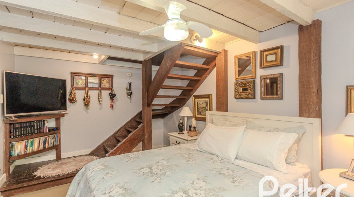 Casa em Condomínio à venda com 220m², 3 dormitórios, 1 suíte, 3 vagas, no bairro Ipanema em Porto Alegre