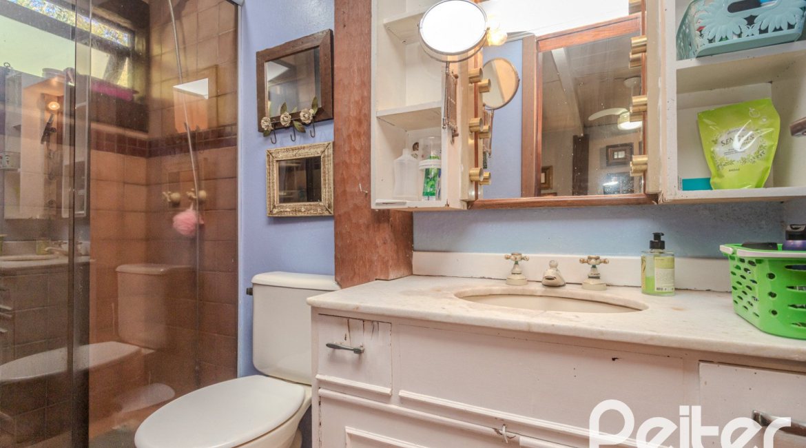 Casa em Condomínio à venda com 220m², 3 dormitórios, 1 suíte, 3 vagas, no bairro Ipanema em Porto Alegre