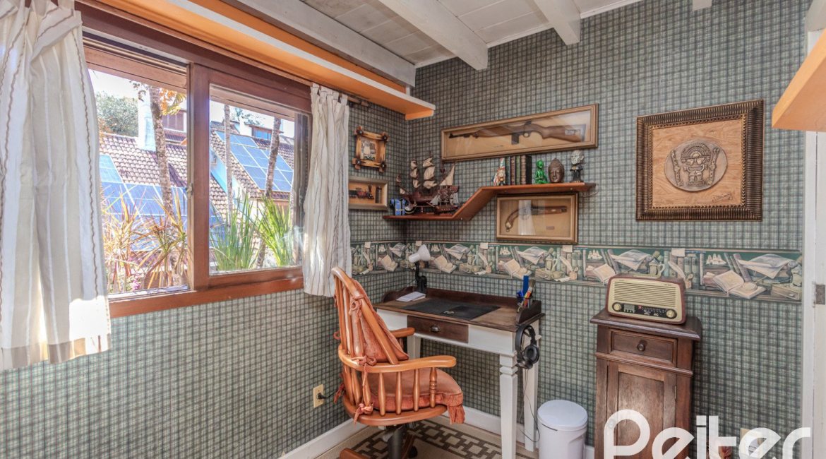 Casa em Condomínio à venda com 220m², 3 dormitórios, 1 suíte, 3 vagas, no bairro Ipanema em Porto Alegre