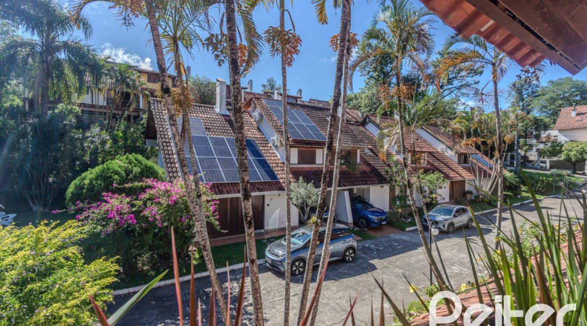 Casa em Condomínio à venda com 220m², 3 dormitórios, 1 suíte, 3 vagas, no bairro Ipanema em Porto Alegre