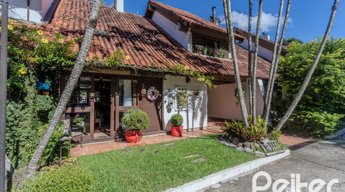 Casa em Condomínio à venda com 220m², 3 dormitórios, 1 suíte, 3 vagas, no bairro Ipanema em Porto Alegre