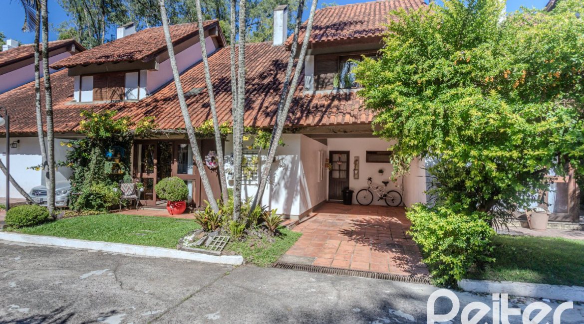 Casa em Condomínio à venda com 220m², 3 dormitórios, 1 suíte, 3 vagas, no bairro Ipanema em Porto Alegre