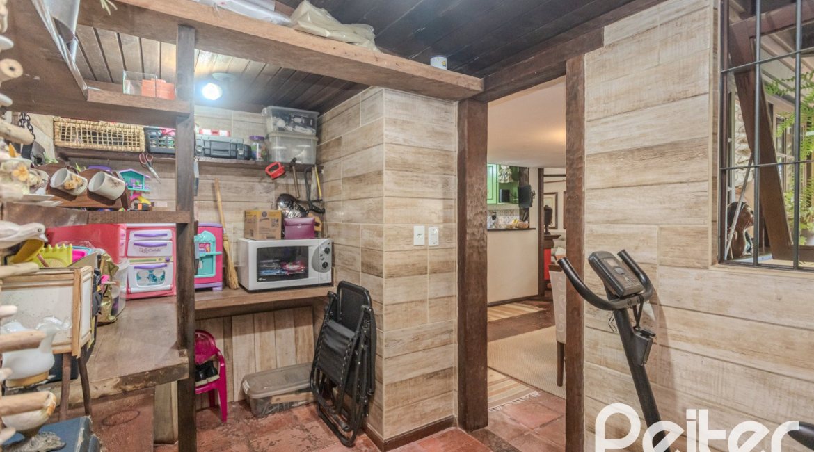 Casa em Condomínio à venda com 220m², 3 dormitórios, 1 suíte, 3 vagas, no bairro Ipanema em Porto Alegre