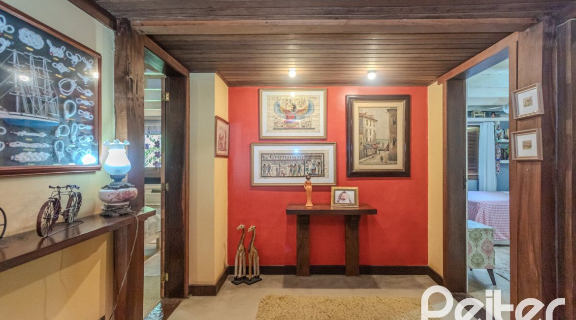 Casa em Condomínio à venda com 220m², 3 dormitórios, 1 suíte, 3 vagas, no bairro Ipanema em Porto Alegre