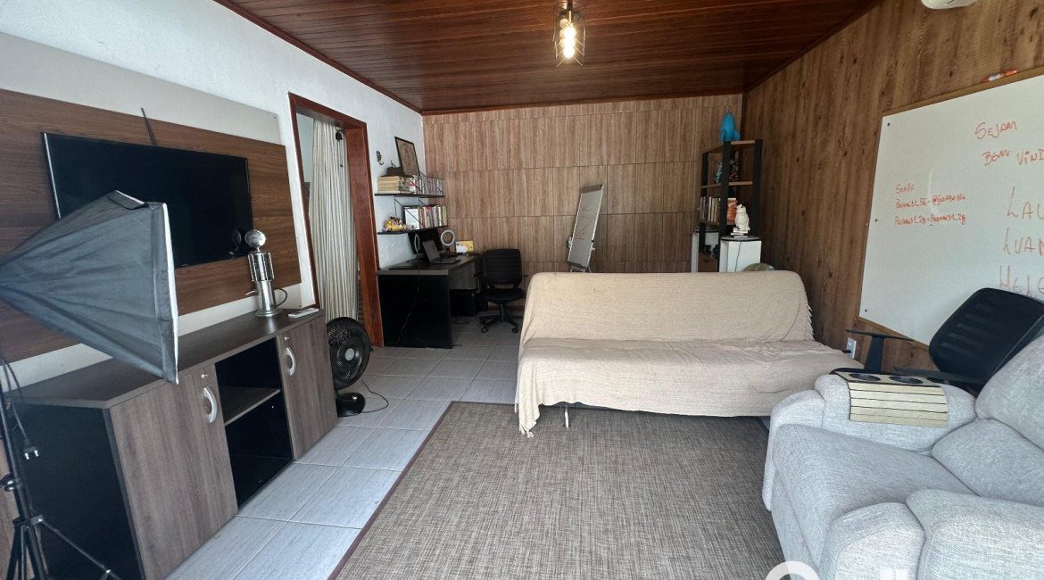 Casa à venda com 155m², 3 dormitórios, 3 vagas, no bairro Ipanema em Porto Alegre