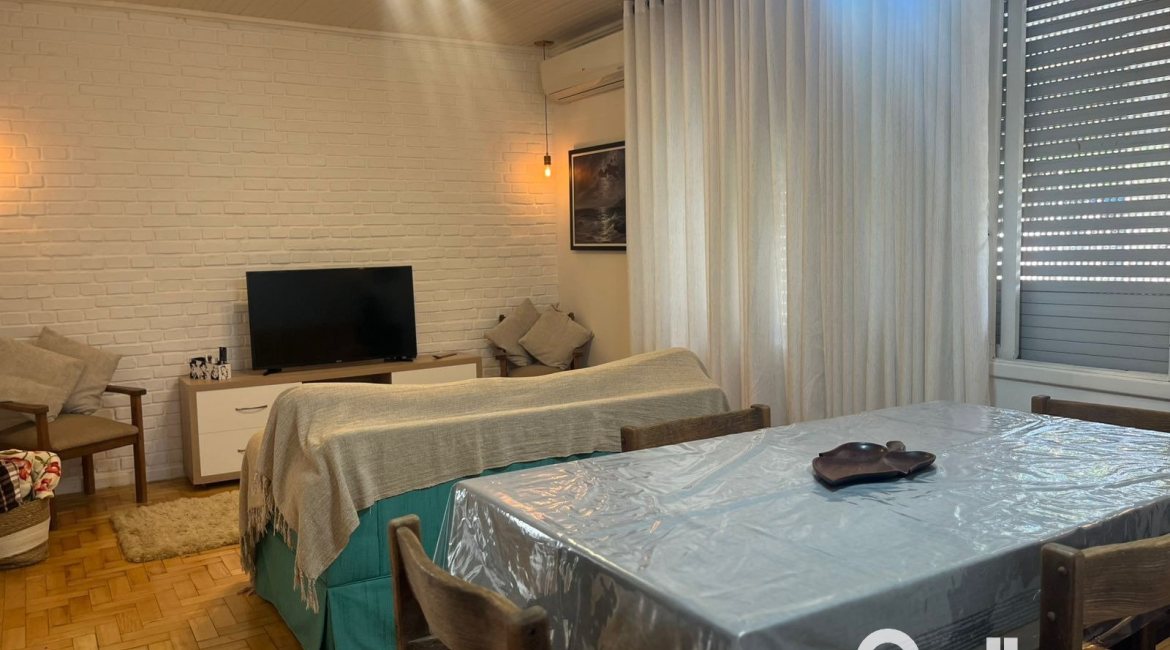 Casa à venda com 155m², 3 dormitórios, 3 vagas, no bairro Ipanema em Porto Alegre