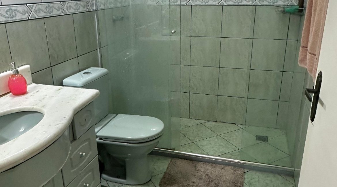 Casa à venda com 155m², 3 dormitórios, 3 vagas, no bairro Ipanema em Porto Alegre