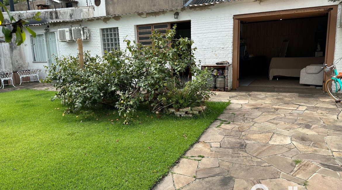 Casa à venda com 155m², 3 dormitórios, 3 vagas, no bairro Ipanema em Porto Alegre