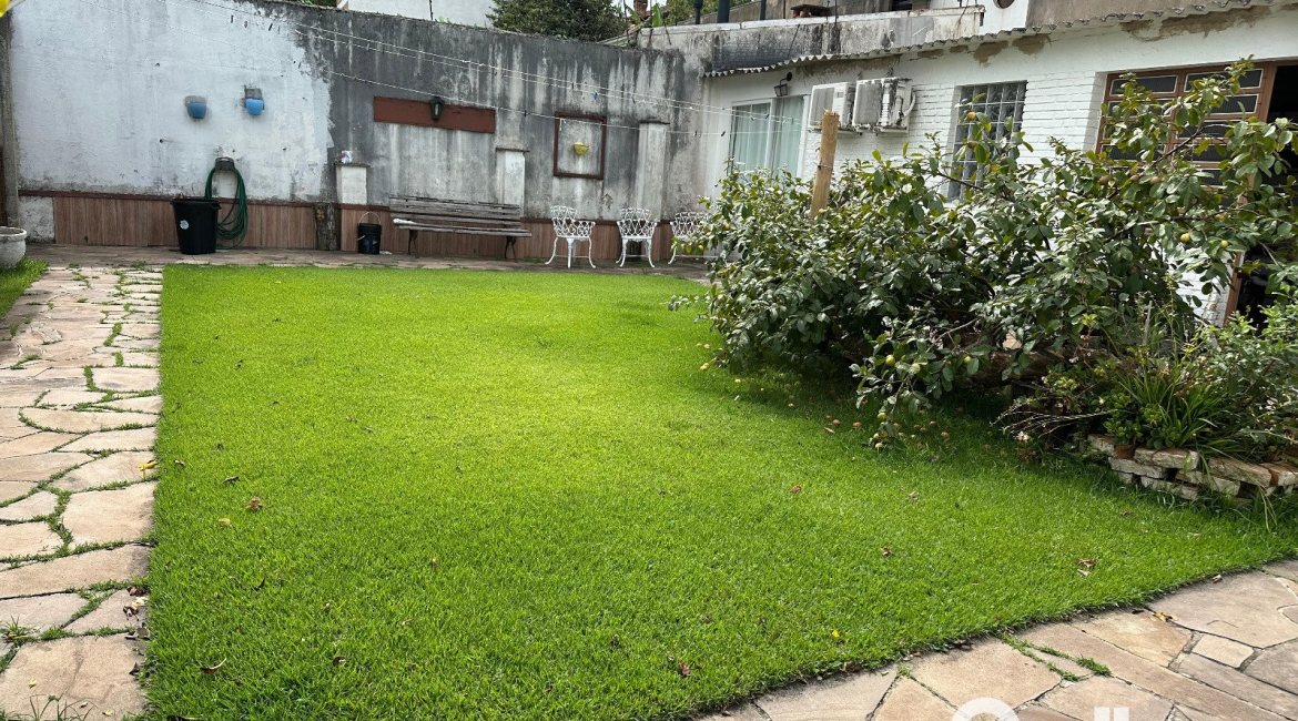 Casa à venda com 155m², 3 dormitórios, 3 vagas, no bairro Ipanema em Porto Alegre