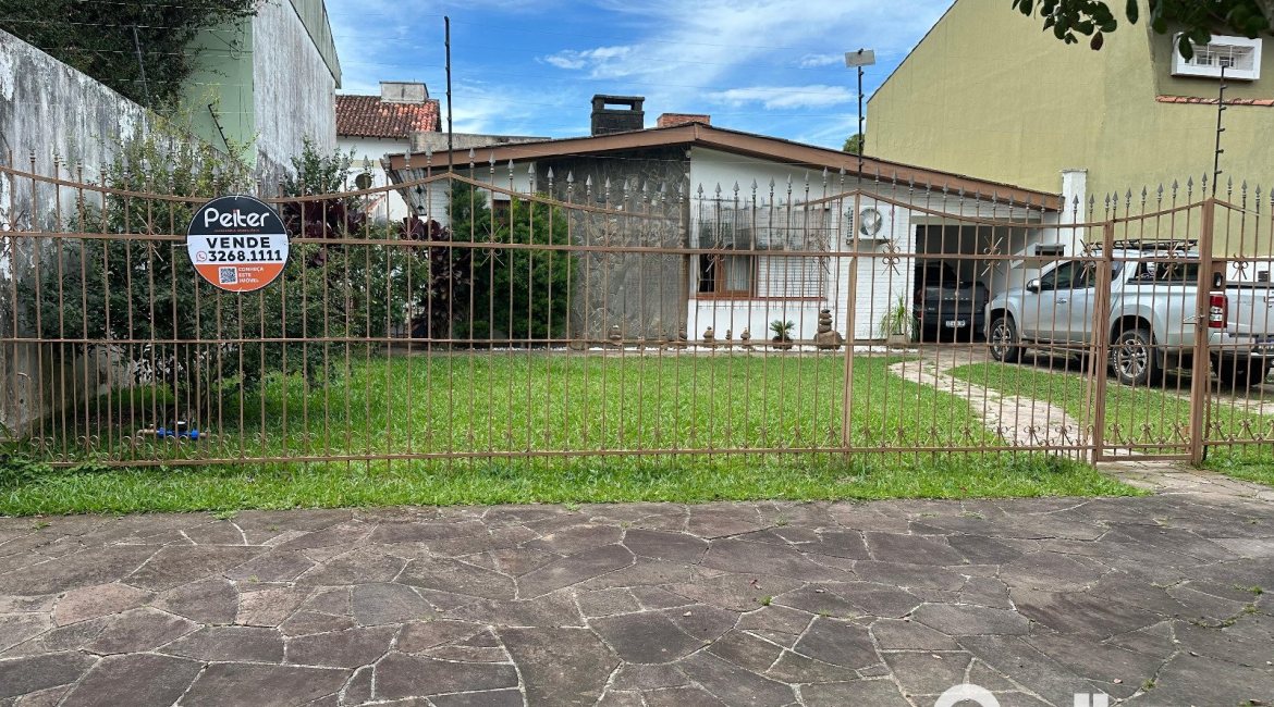Casa à venda com 155m², 3 dormitórios, 3 vagas, no bairro Ipanema em Porto Alegre