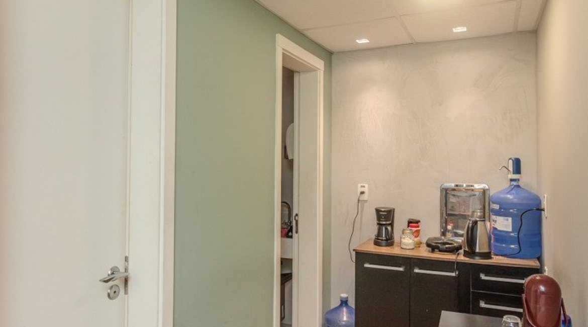 Comercial à venda com 40m², 1 vaga, no bairro Cristal em Porto Alegre