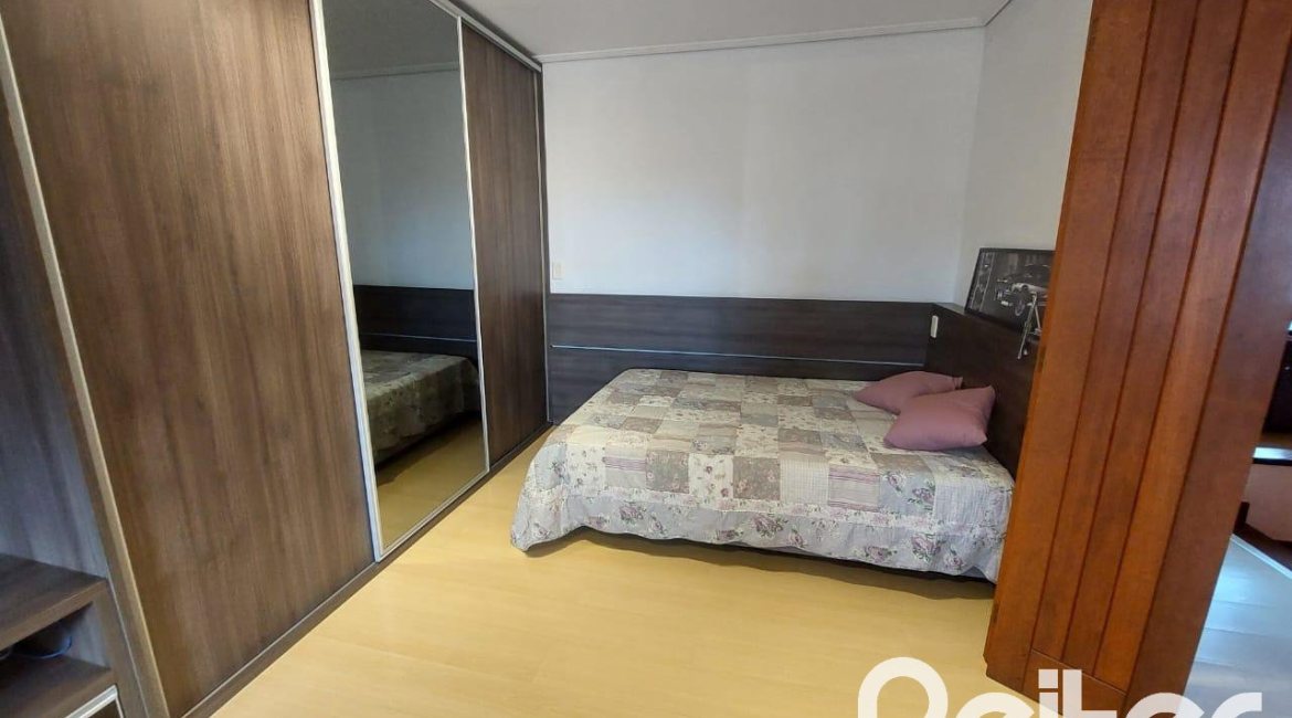 Casa à venda com 357m², 3 dormitórios, 1 suíte, 4 vagas, no bairro Tristeza em Porto Alegre