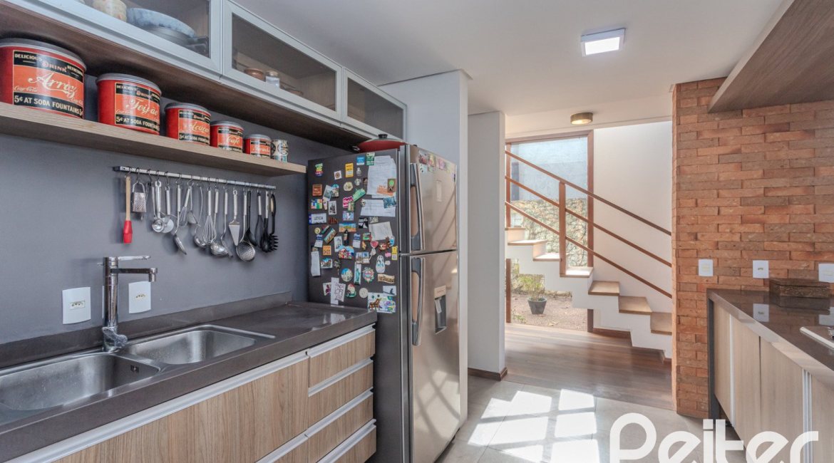 Casa em Condomínio à venda com 336m², 4 dormitórios, 4 suítes, 4 vagas, no bairro Terra Ville em PORTO ALEGRE