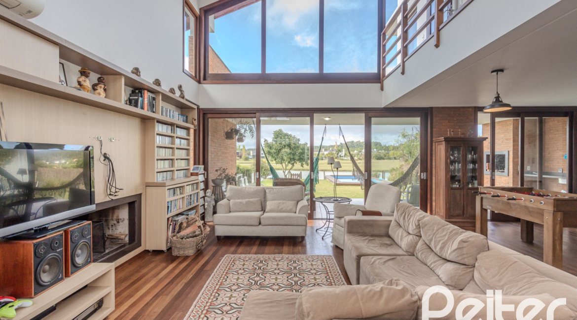 Casa em Condomínio à venda com 336m², 4 dormitórios, 4 suítes, 4 vagas, no bairro Terra Ville em PORTO ALEGRE